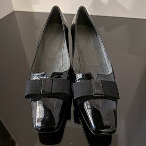 Stuart Weitzman Patent Leather Black Kitten Heels with Bow Size 8